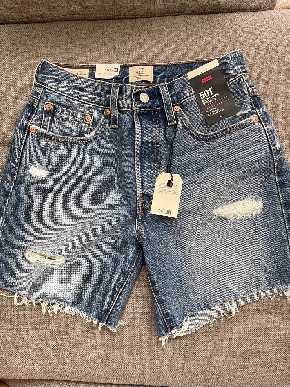 NWT Levi's 501 Original Distressed Mid-Thigh Denim Shorts Size 26